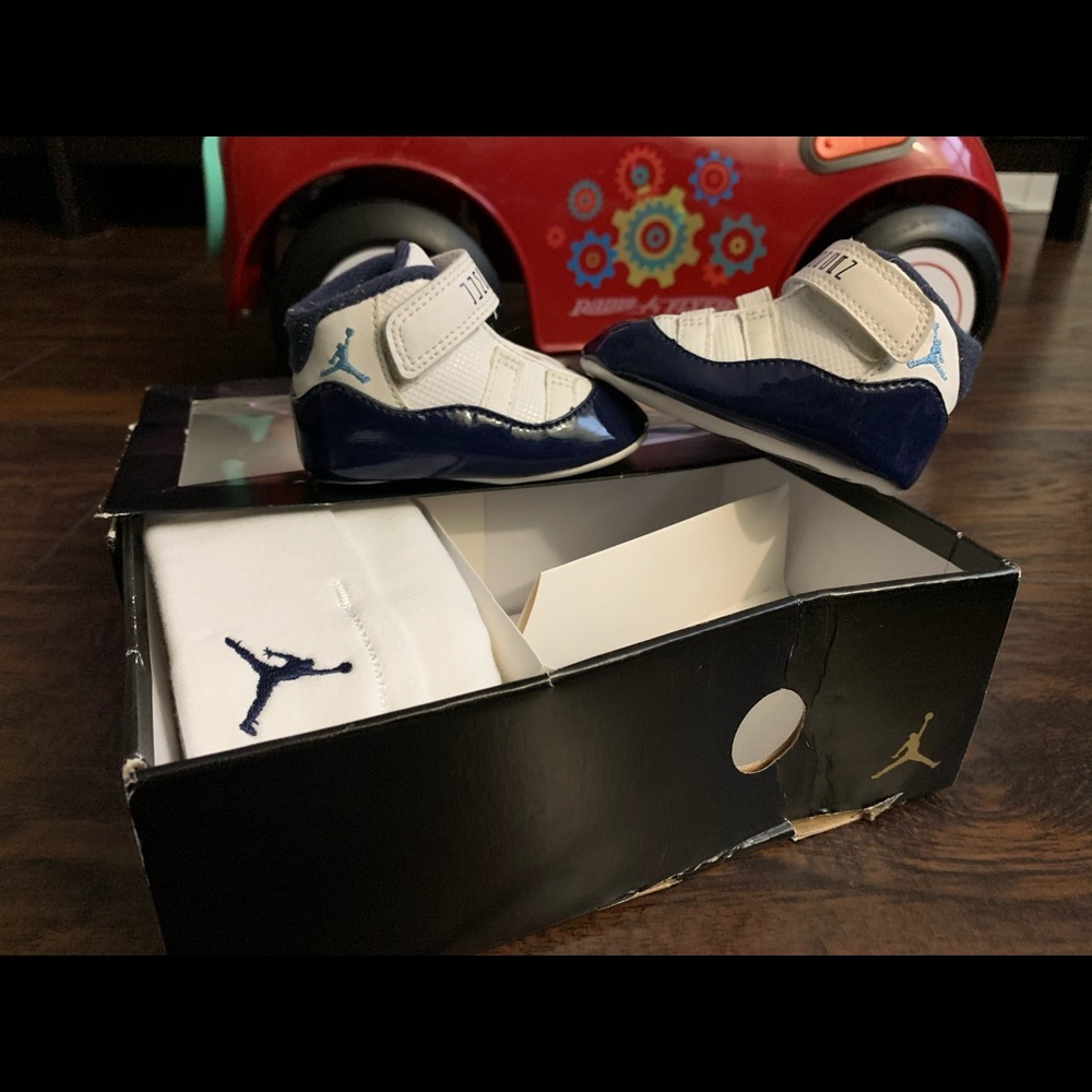 Jordan 11 Retro Baby Gift Pack. Size 2C